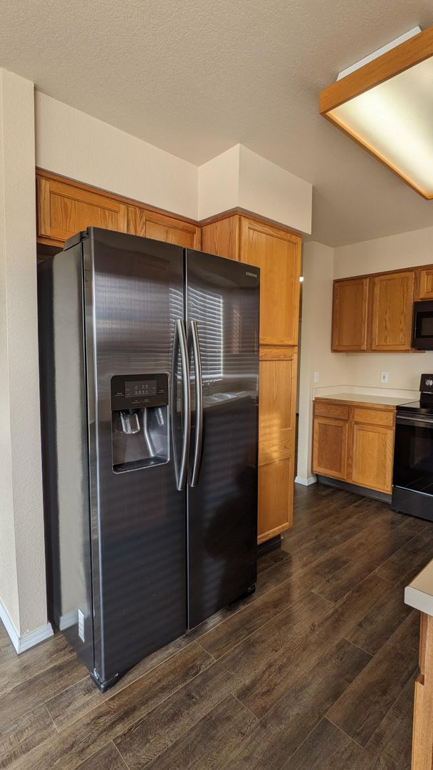 Building Photo - SPRINGS RANCH 3 BEDROOM/2 BATHROOM RANCH WITH FENCED YARD AND 2 CAR GARAGE!