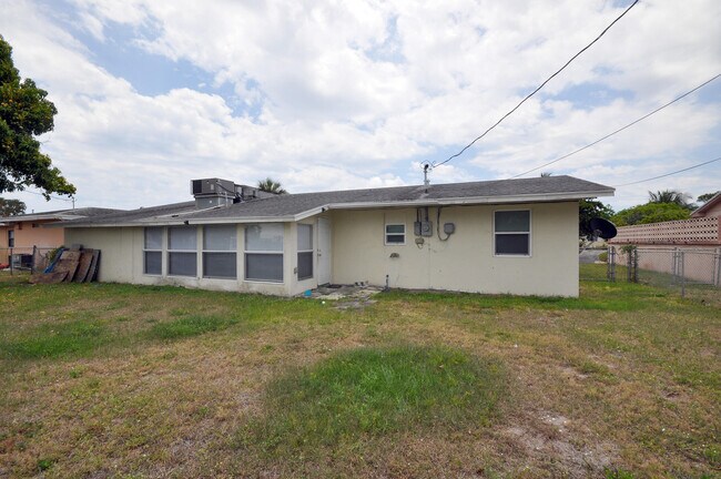 Building Photo - 1531 43rd St