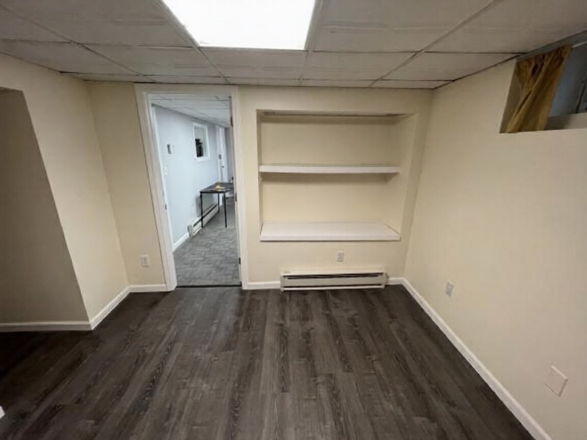 Building Photo - 10 Wallace St