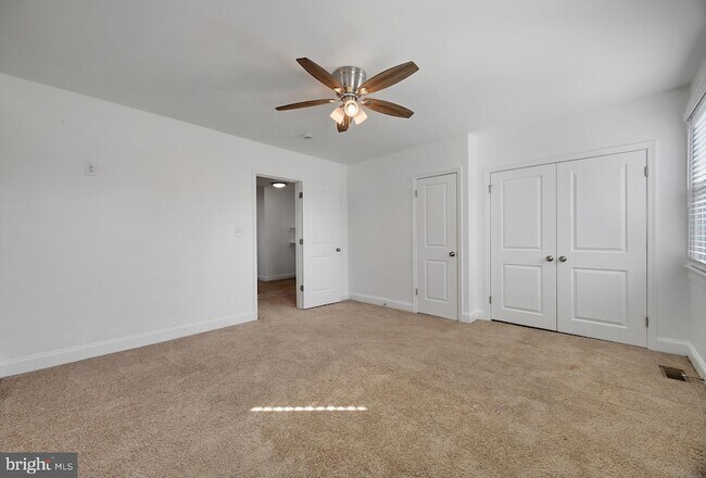 Building Photo - 458 Oakwood St SE