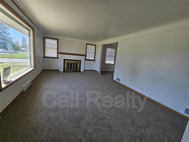 Building Photo - 2338 W Walton Ave