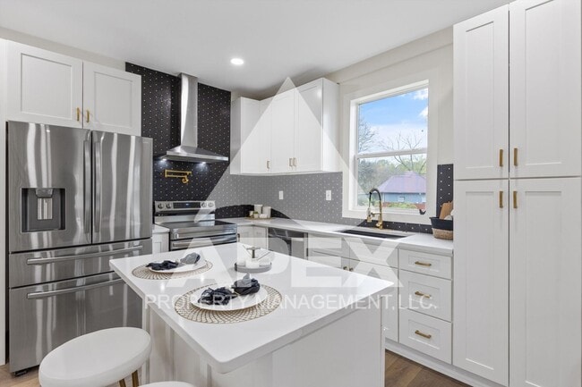 Building Photo - Stunning 4 Bd -3 Ba Single Family Home in ...