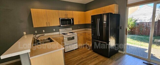 Building Photo - 4322 NE 76th Ave