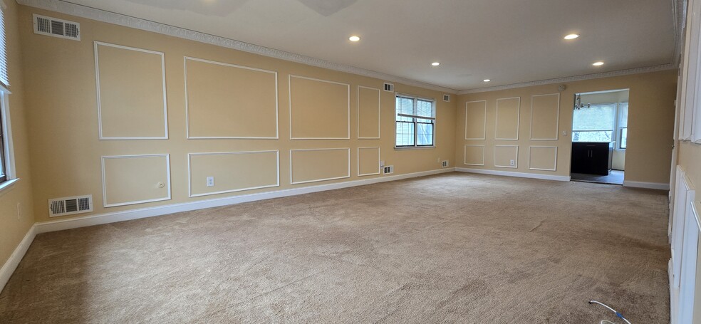 Building Photo - 76 Renaissance Dr