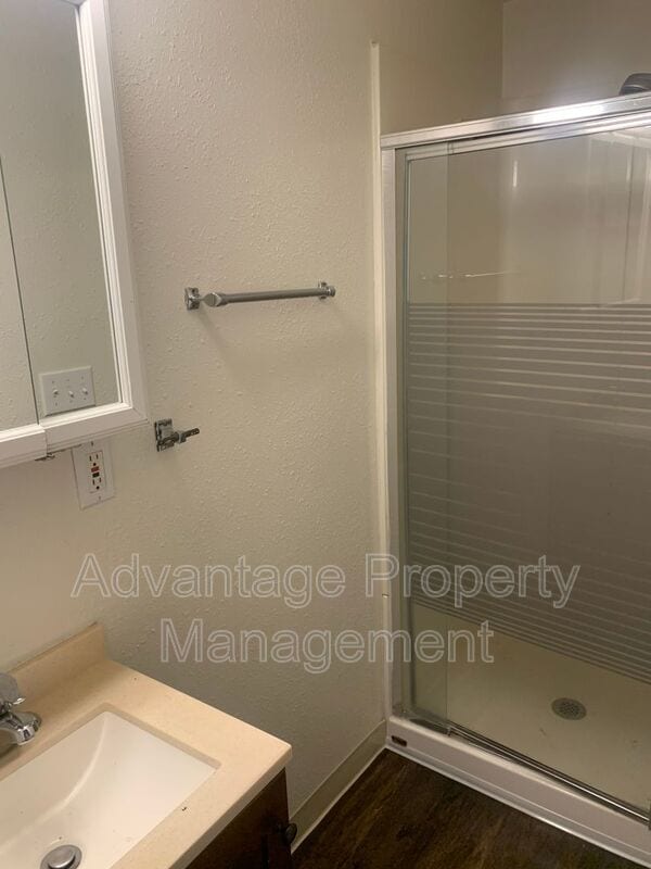 Building Photo - 324 SW Calapooia St