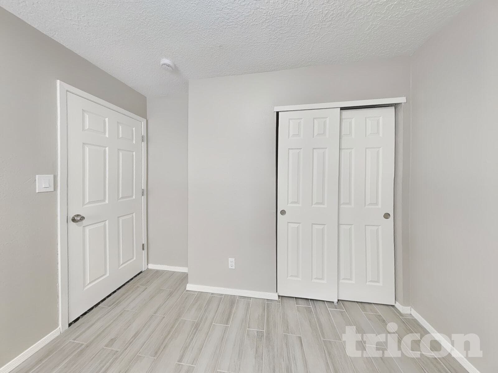 Building Photo - 848 Rebecca Ct NE