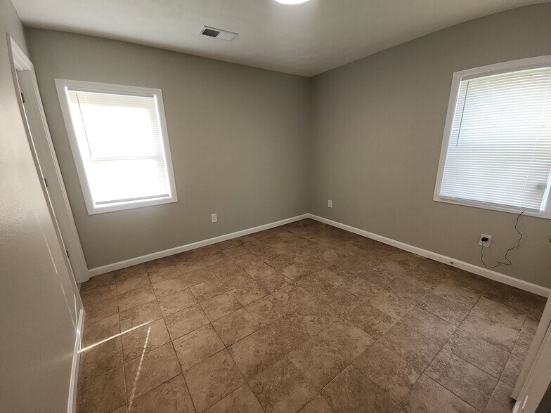 Building Photo - 43 Foxlea Dr