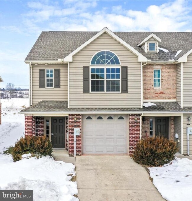 Building Photo - 9 Delano Dr