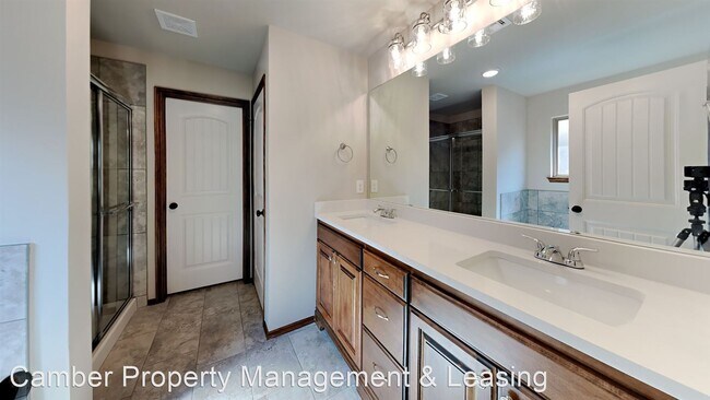 Building Photo - 4 br, 2 bath House - 10512 NW 42nd Circle