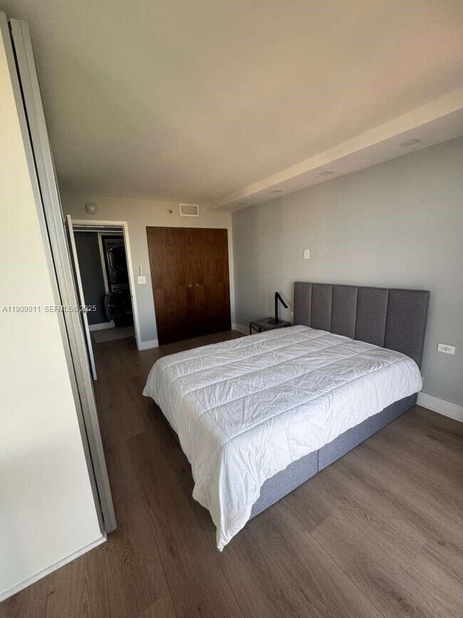 Building Photo - 4000 Towerside Terrace