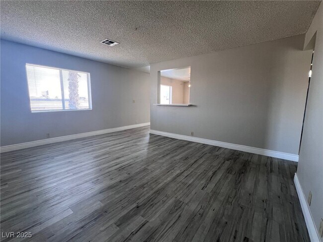 Building Photo - 5061 W Pioneer Ave