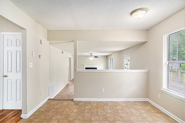 Building Photo - 3 Bedroom 2.5 Bath Home