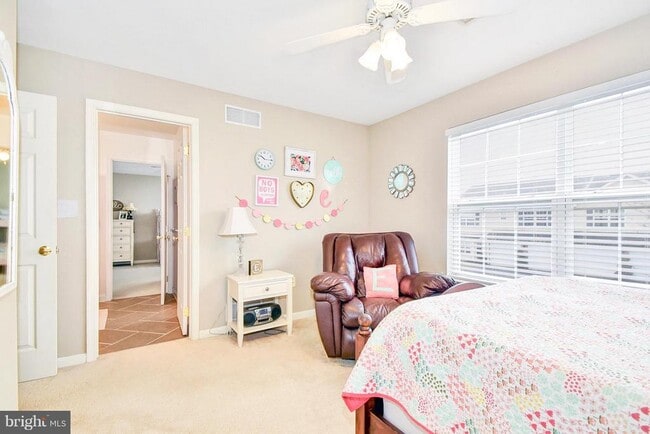 Building Photo - 102 Peregrine Ln