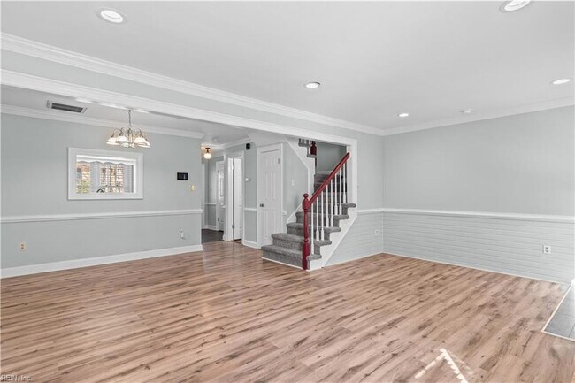 Building Photo - 345 Middle Oaks Dr