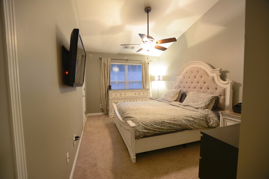 Master Bedroom - 1256 Liberty Pkwy NW