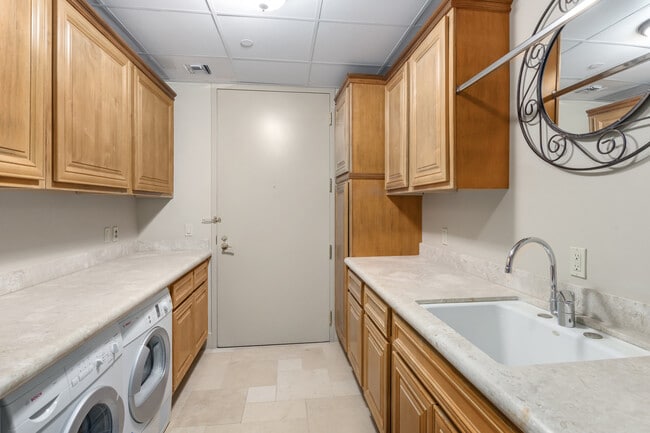 Building Photo - 9103 Alta Dr