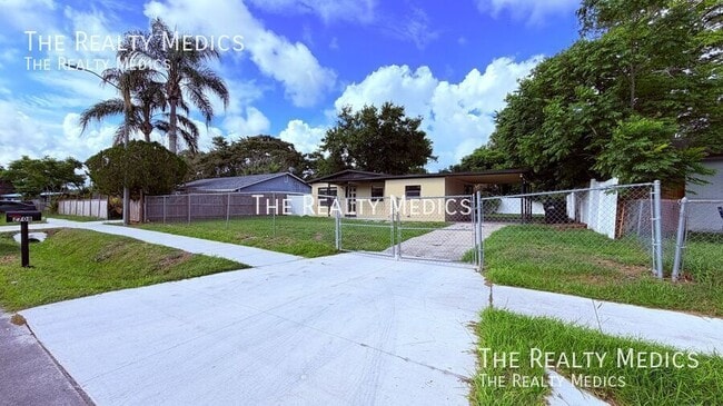 Building Photo - 2708 Geoffrey Dr