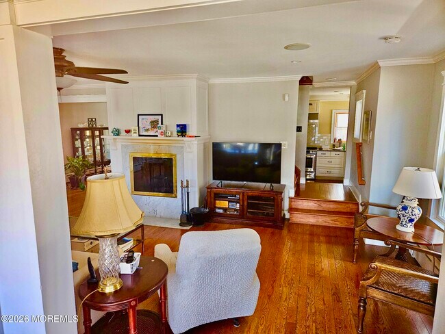 Building Photo - 1305 Locust Dr