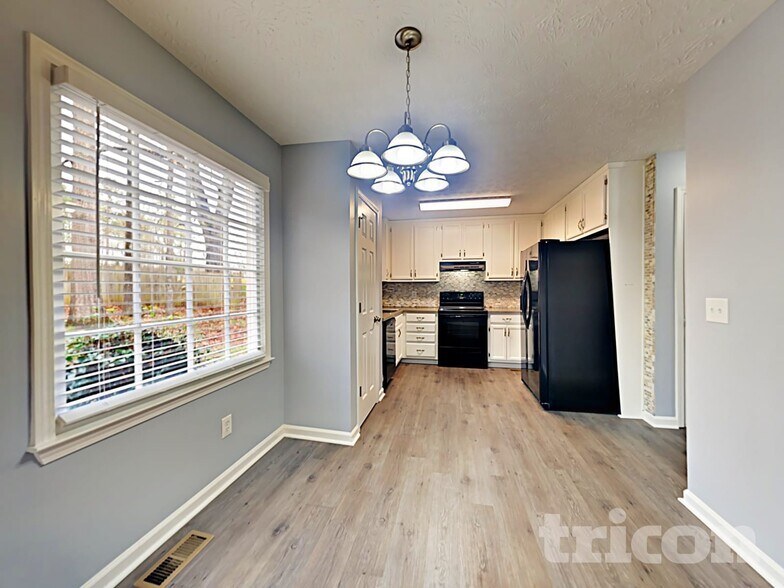 Building Photo - 313 Willow Bend Dr