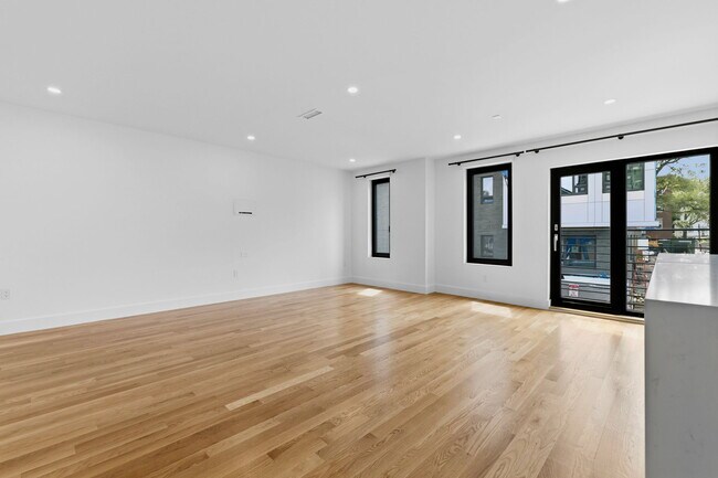 Building Photo - 6 Devine Wy