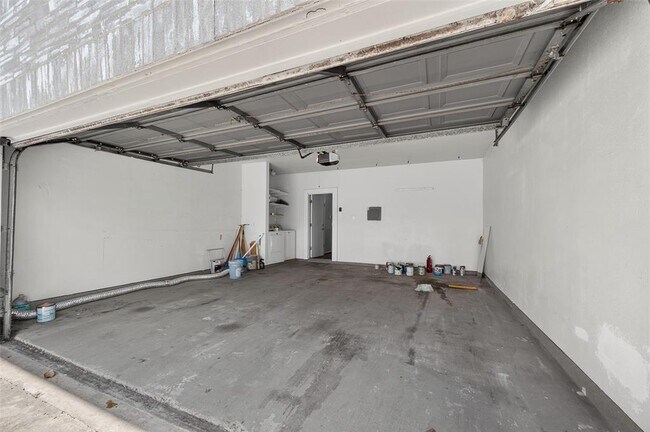 Building Photo - 3102 Holly Hall St