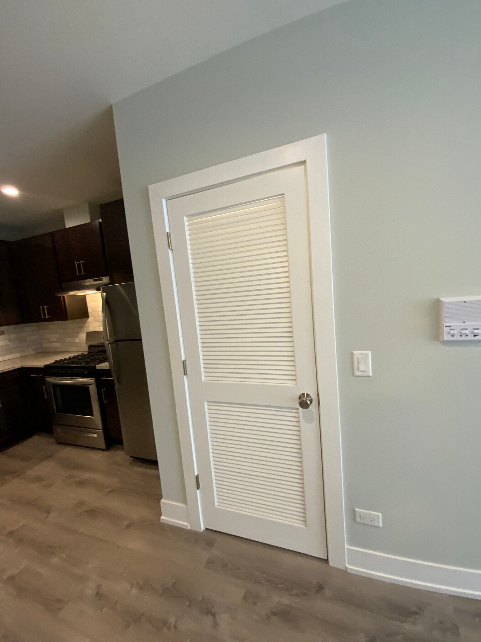 Building Photo - 1143 Maple Ave