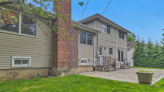 Building Photo - 136 Lee Rd