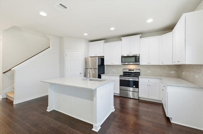 Building Photo - 704 Aliso Trail