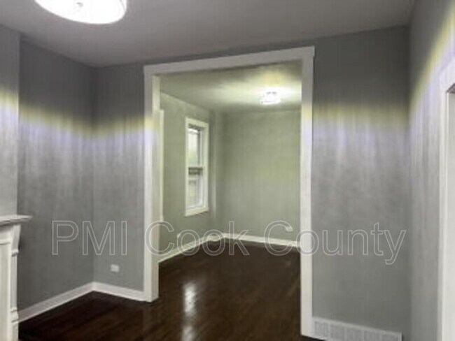 Building Photo - 1950 S Trumbull Ave