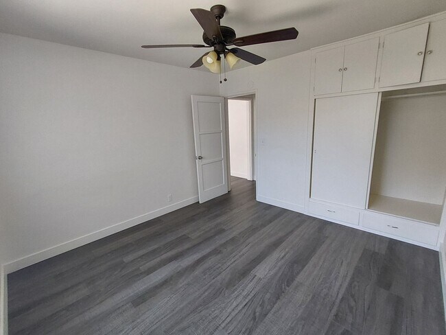 Building Photo - 8688 San Miguel Ave