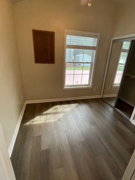 Building Photo - 2211 Ashberry Ave