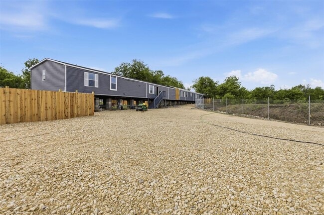 Building Photo - 376 Rae Ln