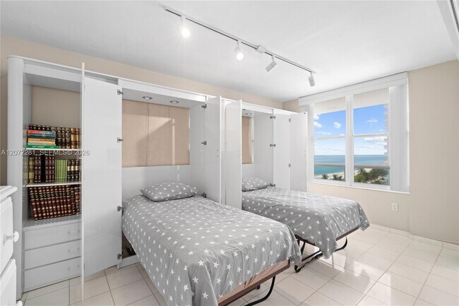 Building Photo - 5001 Collins Ave