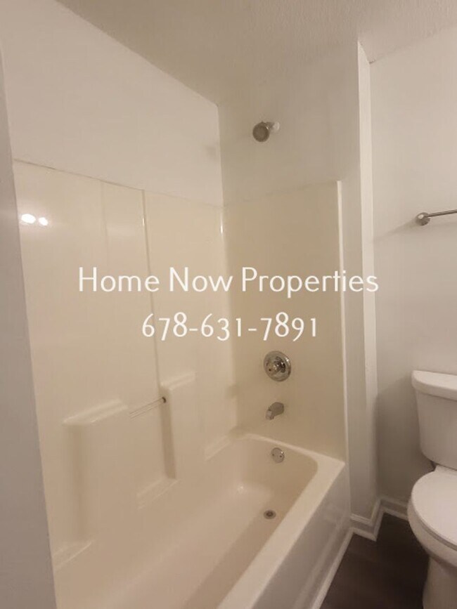 Building Photo - Spacious 4BR Home + Bonus Rooms in Mainstr...