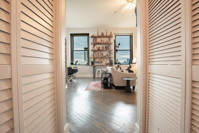 Building Photo - 154 Ogden Ave.