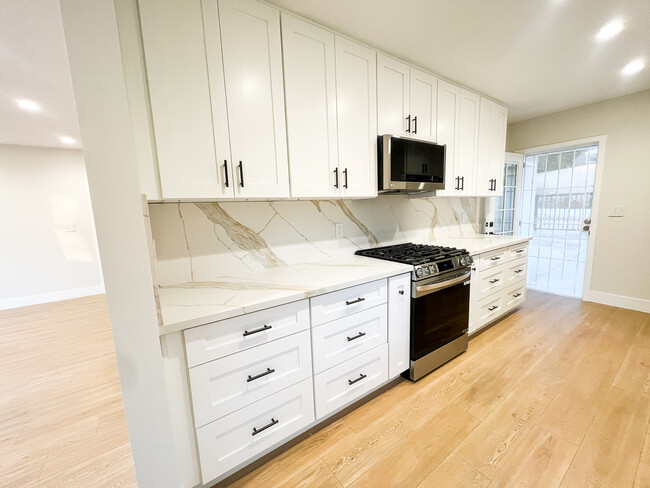 Kitchen - 3055 Henrietta Ave