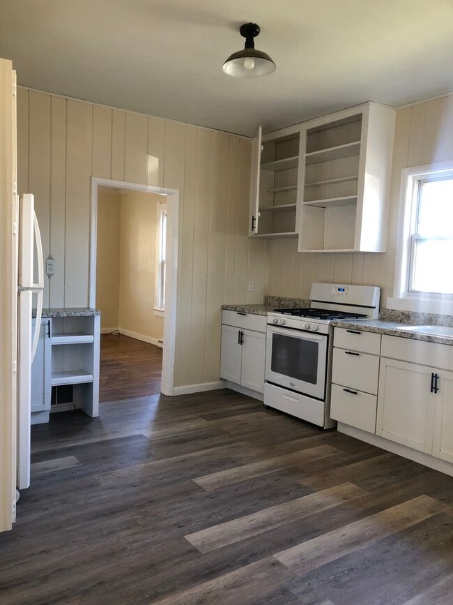 Building Photo - NEW ON THE MARKET - 3 Bed, 1 Bath