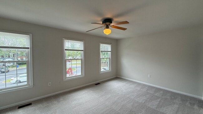Building Photo - Lake Ridge Townhouse