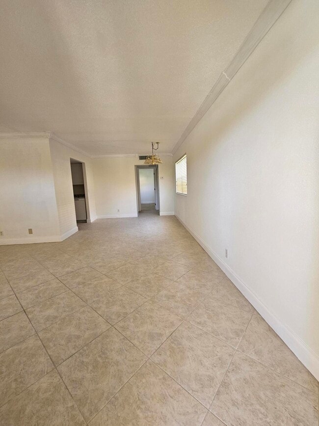 Building Photo - 211 Saxony Ln