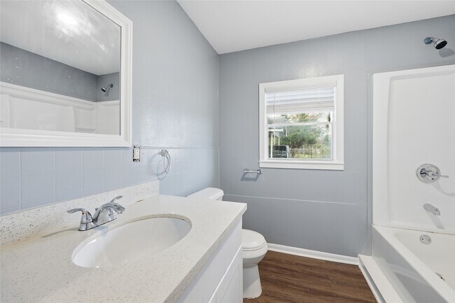 Building Photo - 1621 Richmond Ave