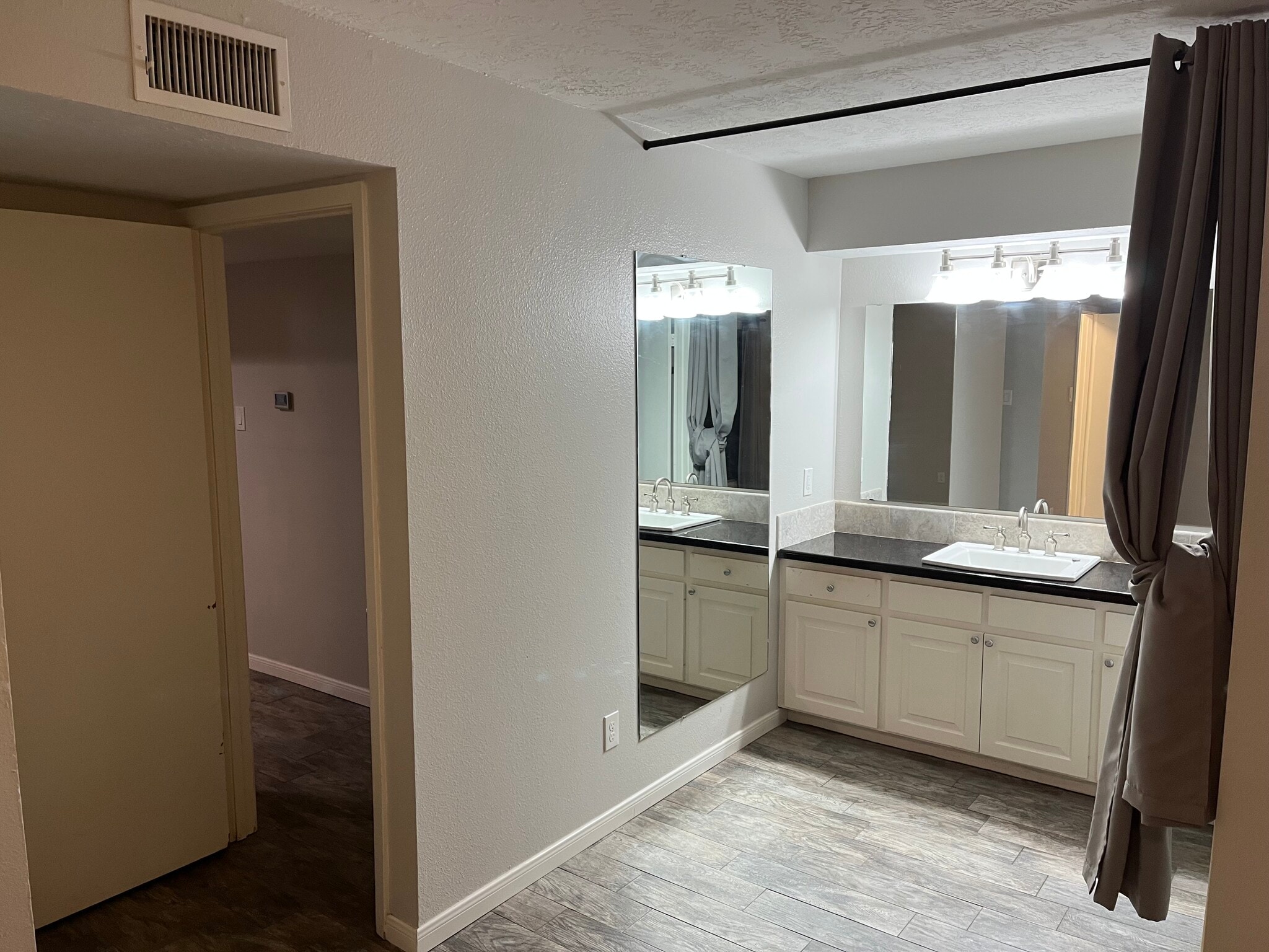 Building Photo - 1503 Wimbledon Dr