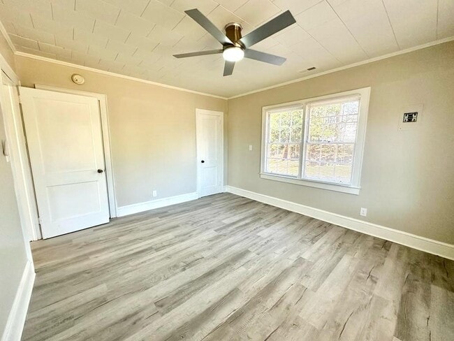 Building Photo - 1827 McLean Rd