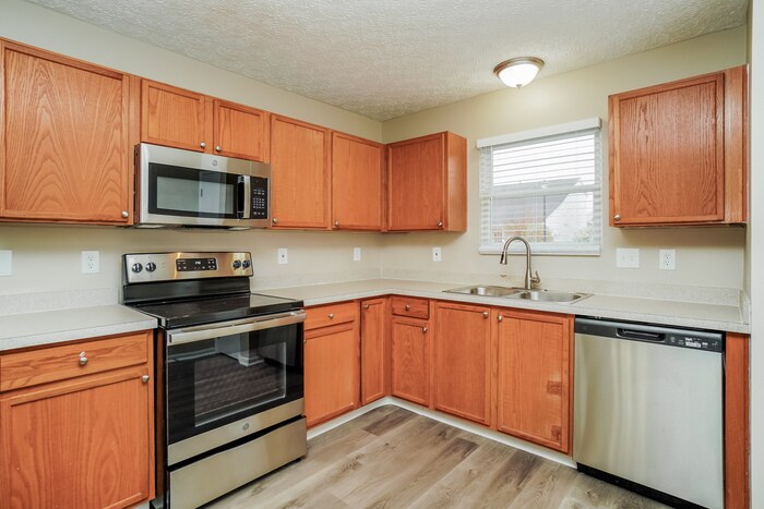 Building Photo - 5512 Beresford St