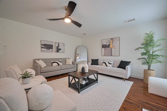 Building Photo - 5615 Haven Point Dr