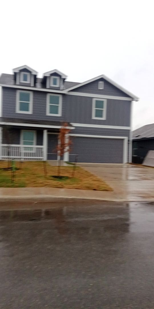 Building Photo - Spacious 4 Bed / 2.5 Bath Home