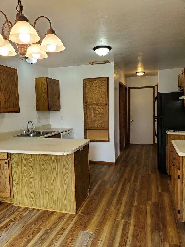 Building Photo - 1505 Charles Dr