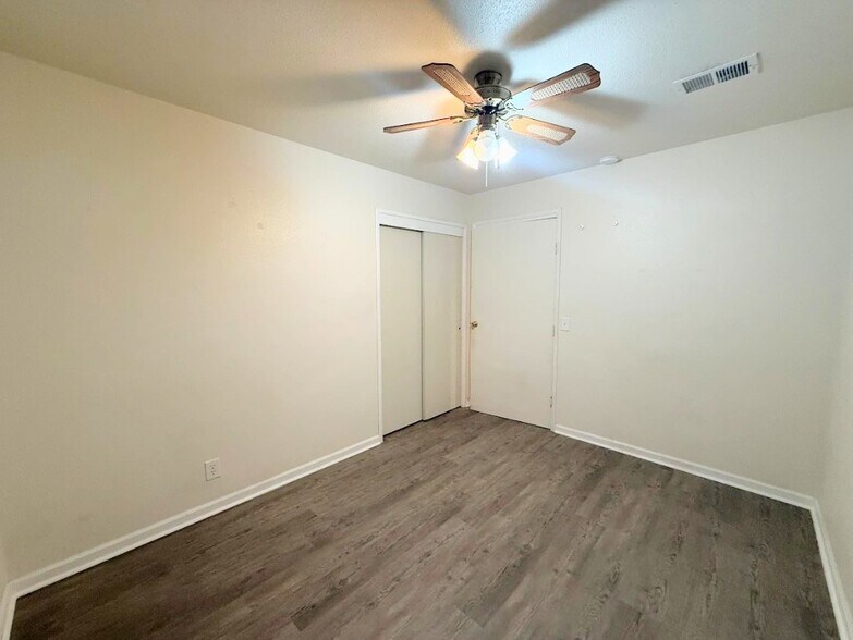 Building Photo - 3158 El Capitan Ave