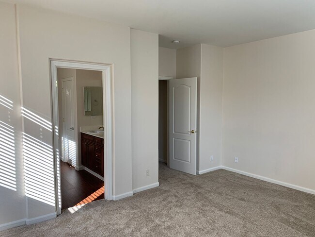 Building Photo - Coming up FOR SALE! Like New Super clean 3/2 West Fresno single story in Central Unified