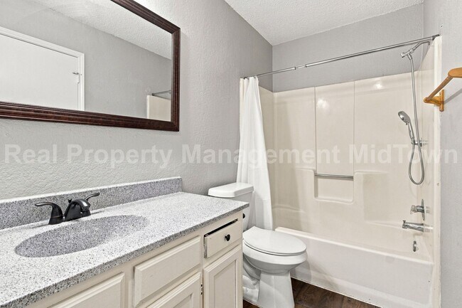 Building Photo - 2427 Indigo Ln