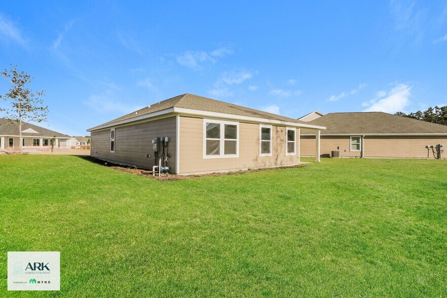Building Photo - 560 Riverwalk Cir